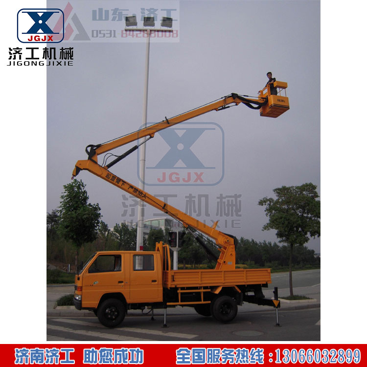 曲臂式高空作業平臺